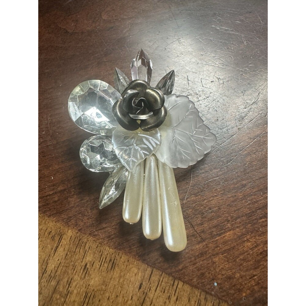 VTG Unique and Rare Victorian Plastic Celluloid Floral Leaves Brooch